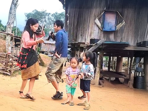 ສໍາພາດ ເຈົ້າຂອງເພຈເຟສບຸກ ສົມຮັກ ພາມ່ວນ