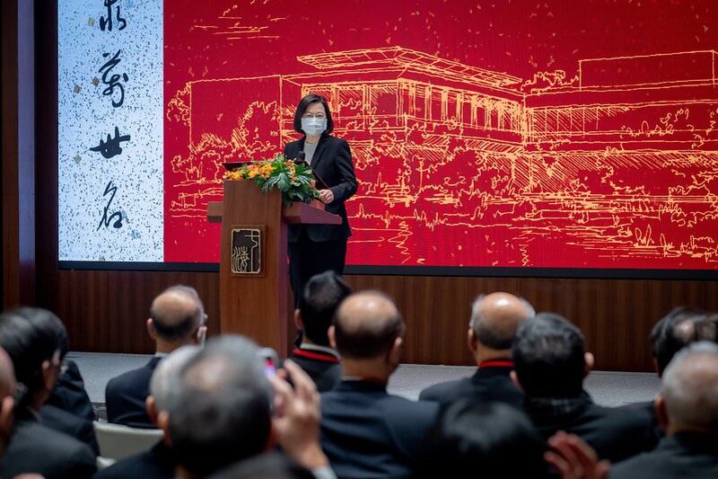 蔡英文总统受邀出席“蒋经国总统图书馆”22日开幕典礼。(总统府提供)
