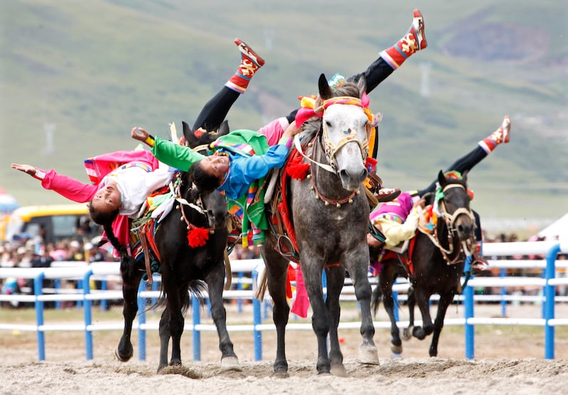 དབྱར་དུས་བོད་ཀྱི་ས་ཁུལ་ཁག་ནས་རྟ་རྒྱུག་དུས་ཆེན་ཚོགས་བཞིན་པར་རྒྱ་ནག་གཞུང་གིས་དམ་དྲག་ཆེན་པོ་བྱེད་བཞིན་ཡོད་འདུག