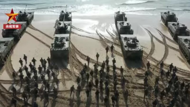 东部战区第73集团军两栖重型合成旅今年7月展开越海夺岛体系联合登陆演练。(视频截图)