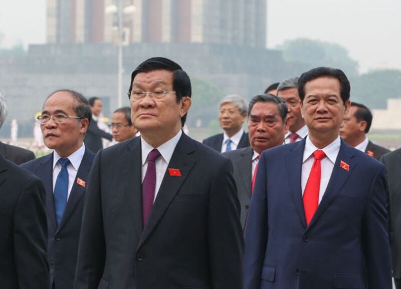 Từ trái sang: Chủ tịch Quốc hội Nguyễn Sinh Hùng, Chủ tịch nước Trương Tấn Sang và Thủ tướng Nguyễn Tấn Dũng tại Hà Nội. (Ảnh minh họa chụp năm 2015)