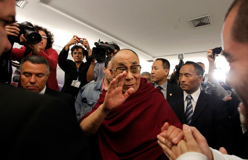 ༧གོང་ས་༧སྐྱབས་མགོན་ཆེན་པོ་མཆོག་གིས་སྦརཱ་ཛིལ་གྱི་སའོ་པའུ་ལོ་གྲོང་ཁྱེར་དུ་༢༠༡༡ ལོར་ཉིན་གསུམ་རིང་ཆིབས་སྒྱུར་མཛད་དེ་སྐབས་དེར་གསར་འགོད་ལྷན་ཚོགས་གྲུབ་མཚམས་ཀྱི་སྐུ་པར། ཕྱི་ལོ་ ༢༠༡༡ ཟླ་ ༩ ཚེས་ ༡༦