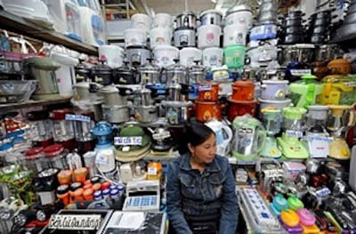 Một tiệm bán đồ gia dụng ở Lạng Sơn với tất cả các mặt hàng có xuất xứ từ TQ. AFP