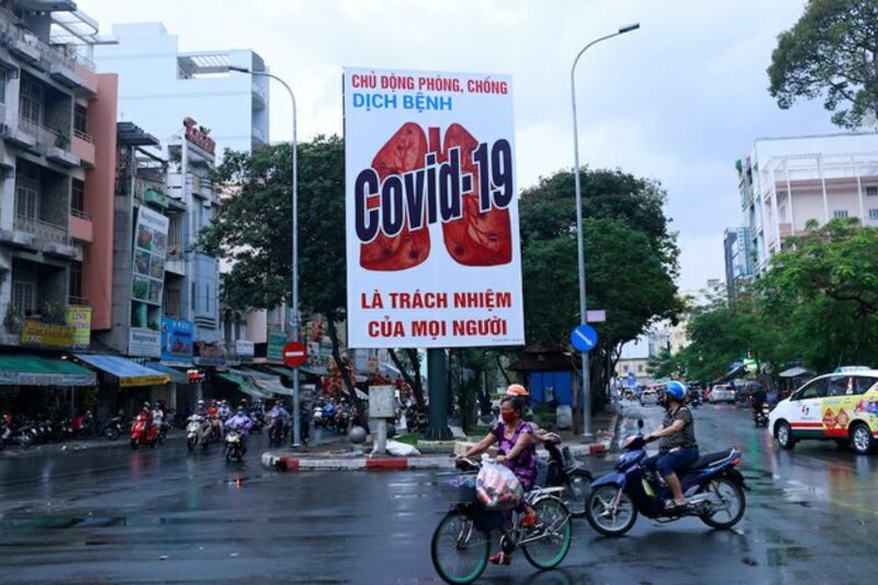 Ảnh minh họa. Áp phích phòng chống COVID-19 tại Việt Nam.