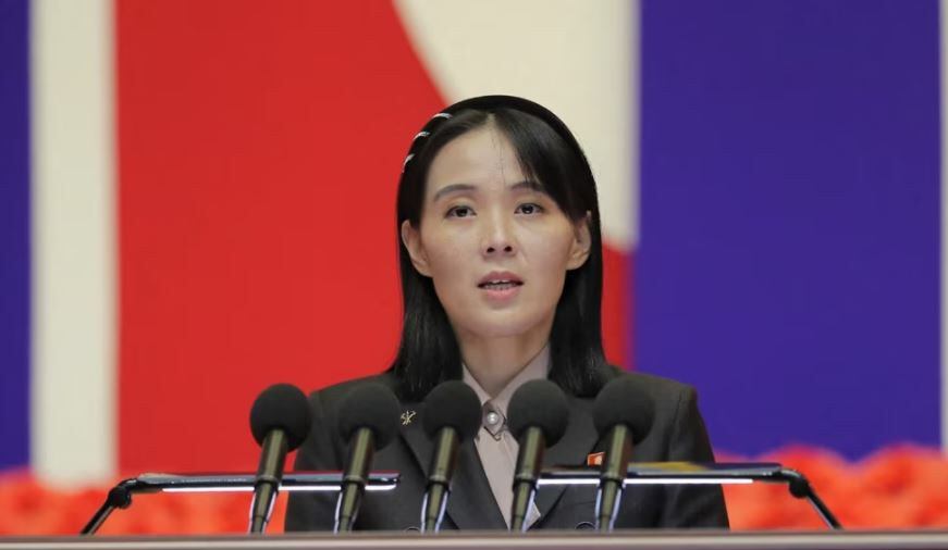 김여정 북한 노동당 중앙위원회 제1부부장이 평양에서 열린 회의 중 발언하고 있다.