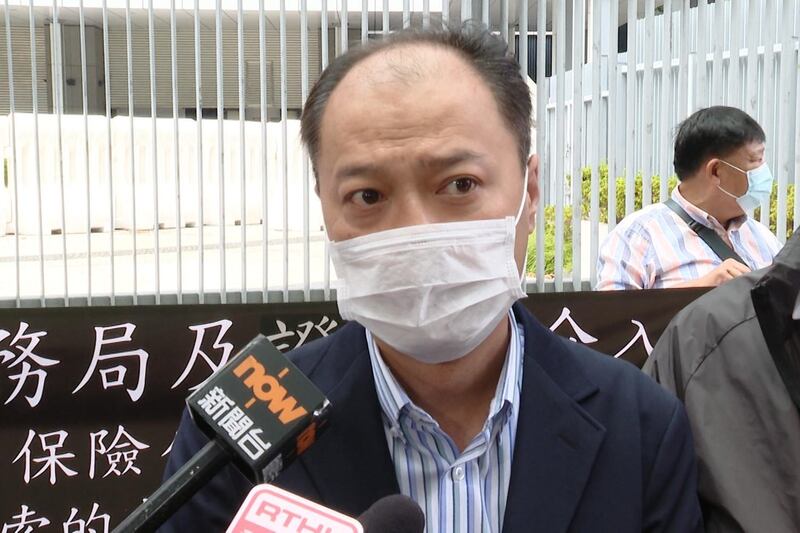 曾發表「惹火」言論的「香港的士小巴商總會」前理事長周國強的牌照申請失敗，《明報》引述消息指中標的公司「較聽話」；周國強接受本台訪問時反問他的言論有甚麼問題。（香港電台圖片）