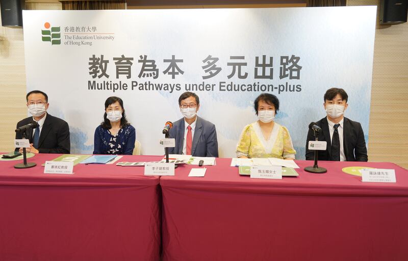 教大學術及首席副校長李子建（中）稱，大灣區是未來高等教育發展的重點。（石頭 攝）
