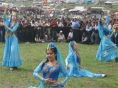 uyghur-omiki-fest4-200.jpg