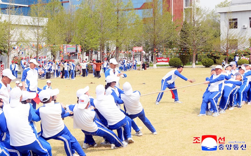 북한이 5·1절(국제노동절) 135주년을 기념해 체육 행사를 진행하는 모습.