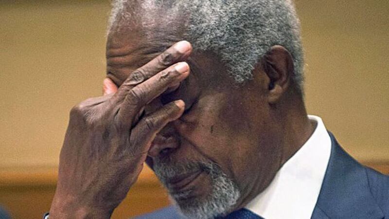 Former UN secretary-general Kofi Annan, head of an advisory commission on western Myanmar's Rakhine state, gestures during a press conference in Yangon, Dec. 6, 2016.