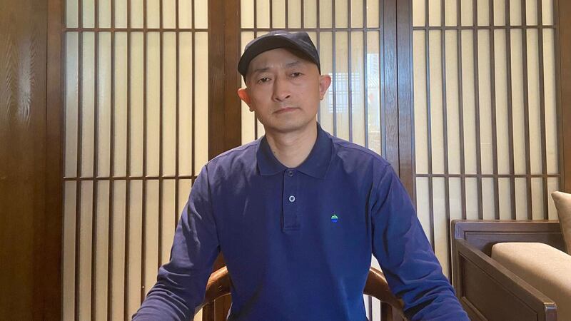 武汉新冠肺炎受害者家属张海。（志愿者提供/记者乔龙）