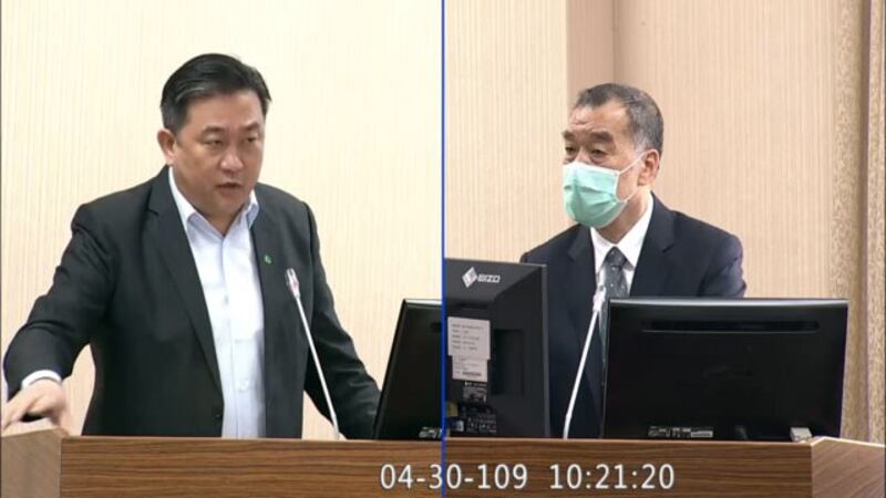 民进党立委王定宇(左)质询邱国正是否金正恩仍掌权。(截图自立法院网站)