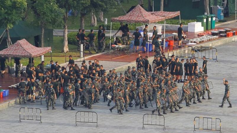 2019年8月15日，大批中国武警在与香港相邻的广东深圳进行训练。(路透社)