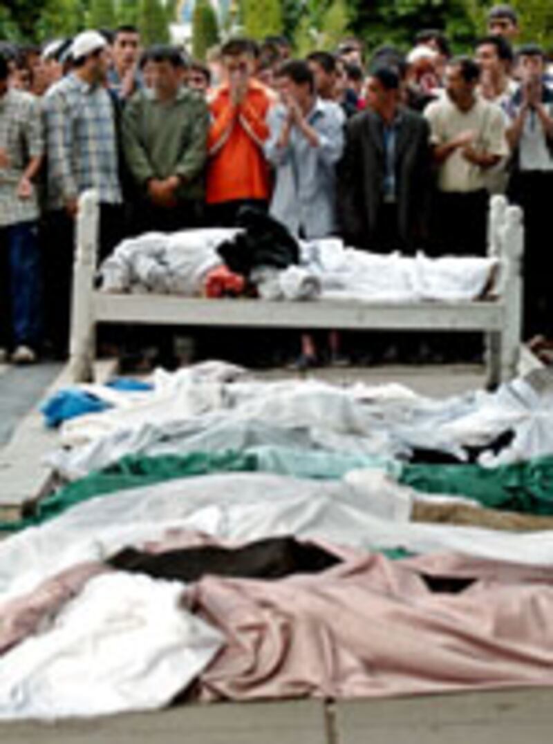 UZBEKISTAN-UNREST-FUNERA-15.jpg