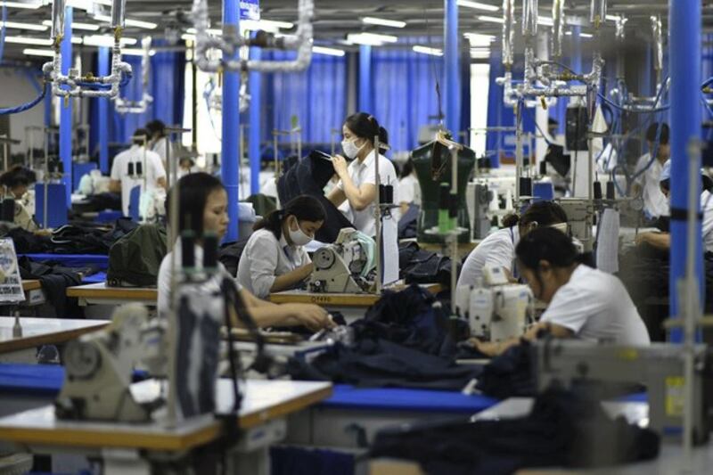 Ảnh minh họa. Hình chụp hôm 24/5/2019 tại một nhà máy may mặc ở Hà Nội.
