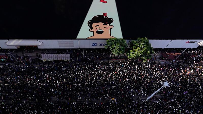 香港反送中运动届满半年之际，2019年12月8日，世界人权日前夕，有80万香港人走上街头，持续表达“五大诉求、缺一不可”的坚持。（美联社）