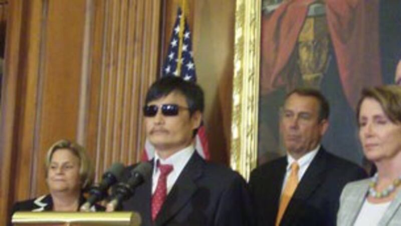 图片:美国国会两党领袖与山东盲人维权人士陈光诚会面。(安培摄)