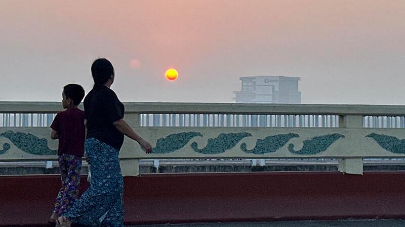 ရန်ကုန်မြို့တော် လေထုညစ်ညမ်းမှုအခြေအနေကို ၂၀၂၅ ခုနှစ်၊ ဖေဖော်ဝါရီလ ၄ ရက်နေ့က တွေ့ရစဥ်။ (RFA Photo)