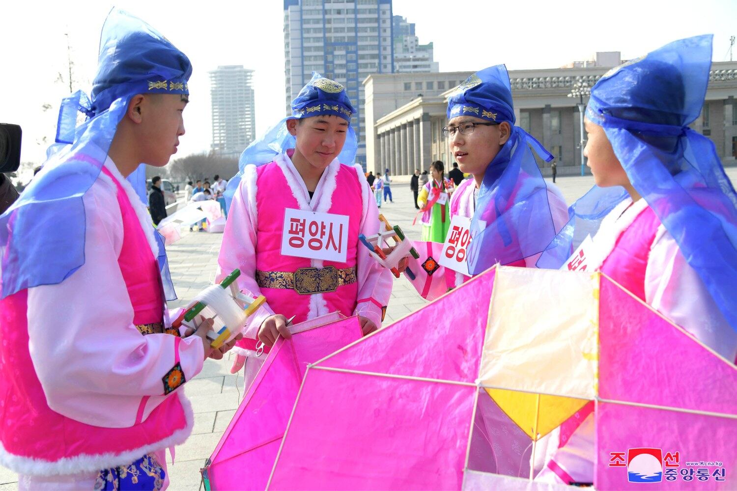 북한의 지난해 설 명절 풍경.