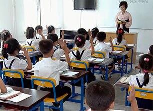 평양 창전소학교 학생들의 수업 모습.