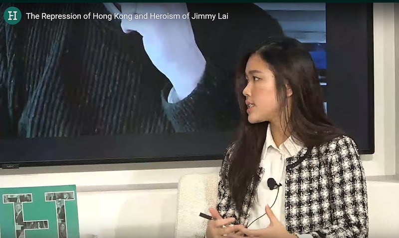 第一位获得美国政治庇护的香港活动人士许颖婷在座谈会上表示,《港区国安法》不仅限制公众的言论自由,近年来也试图压制宗教人士的活动自由。(视频截图/哈德逊研究所官网)