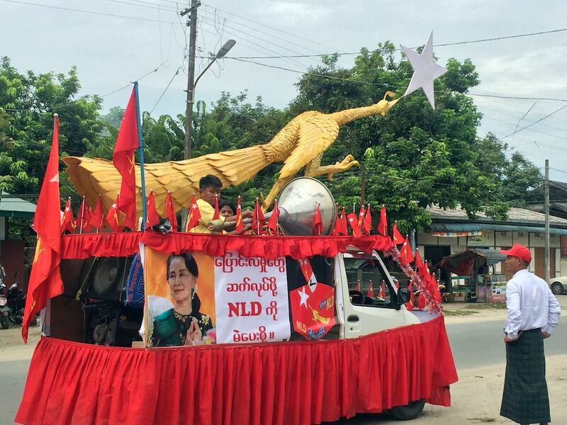 Hình minh hoạ. Những người ủng hộ cho Liên đoàn Quốc gia vì dân chủ của bà Aung San Suu Kyi tập trung tại Myitkyina, Myanmar (Miến Điện) hôm 1/11/2018
