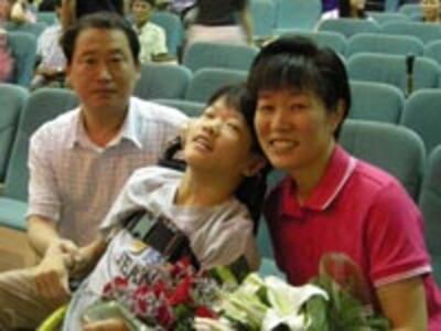 mom200_2.jpg