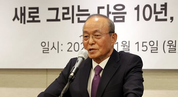 11월 15일 오후 서울에서 열린 한 토론회에서 축사하고 있는 송민순 전 외교통상부 장관.