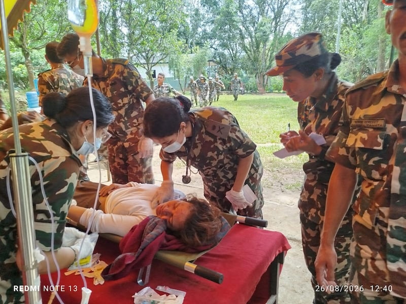 སྐྱིད་གྲོང་གི་འདམ་རྡོ་ཆུ་རུད་ཤི་རྨས་གྲངས་འབོར་འཕར་བཞིན་ཡོད་འདུག་ལ།  ས་གནས་སུ་མི་འཚོལ་སྐྱོབ་ཀྱི་ལས་ཀ་མུ་མཐུད་བྱེད་བཞིན་པ།