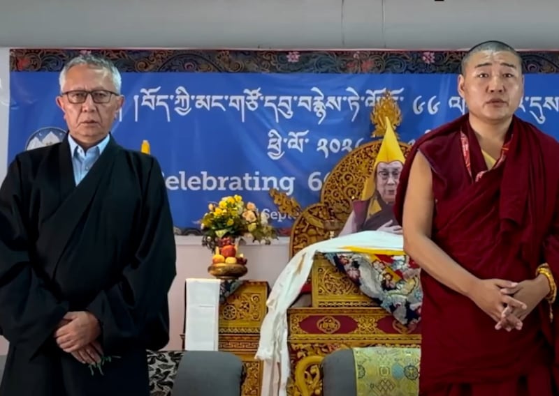 གཡོན་ནས་གཡས། བདེ་སྲུང་བཀའ་བློན་ཀུན་དགའ་བཀྲིས་ལགས་དང་། དགའ་ལྡན་ཕོ་བྲང་གི་དྲུང་ཆེ་ཡང་སྟེང་རིན་པོ་ཆེ་མཆོག ༢༠༢༦།༩།༢