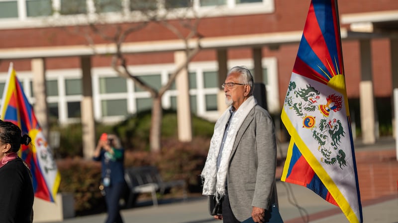 རིཆ་མོནཌི་གྲོང་ཁྱེར་སྤྱི་ཁྱབ་པ་ Eduardo Martinez ལཊ་ཀྱིས་བོད་ཀྱི་རྒྱལ་དར་སྒྲེང་འཛུཊ་གནང་པ། ༢༠༢༦།༣།༩