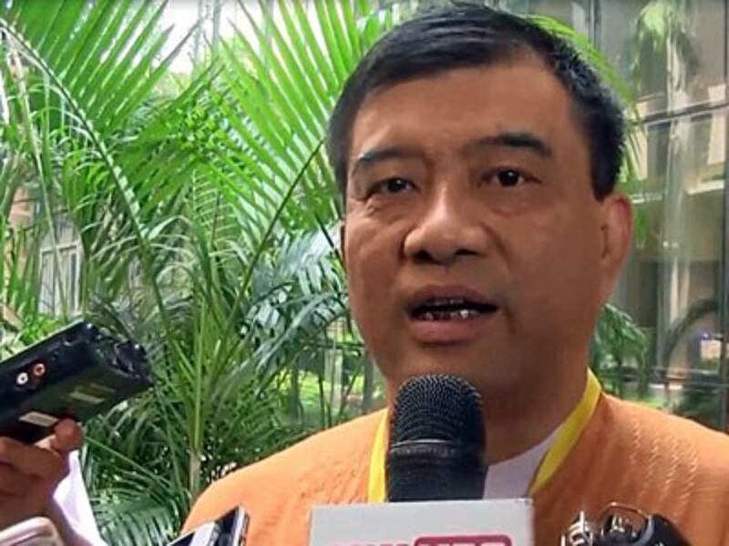 Sai Htin Kyaw, a representative from the Shan Nationalities League for Democracy (SNLD), talks to the media at the 21st Century Panglong Conference in Naypyidaw, May 25, 2017.