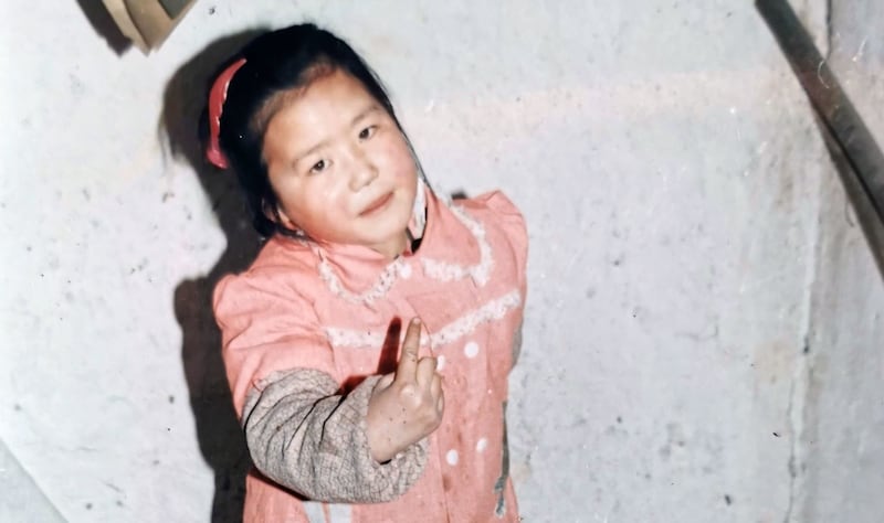 哥哥張舉在推文中提到,妹妹小時候總是笑瞇瞇,與世無爭,不知何時棱角愈來愈多,想法愈發堅韌。(張展哥哥張舉推特圖片)