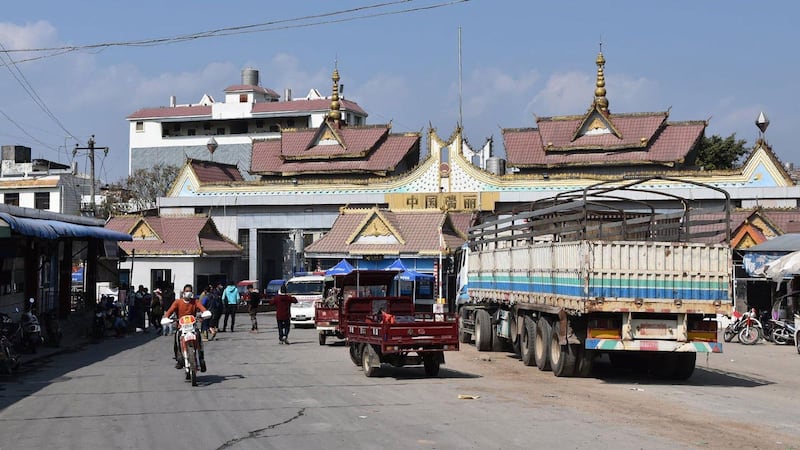 ၂ဝ၁၉ ခုနှစ် စက်တင်ဘာလအတွင်းက တွေ့ရသည့် တရုတ်-မြန်မာနယ်စပ် မန့်ဝိန်းဂိတ် မြင်ကွင်း။ (RFA Photo)