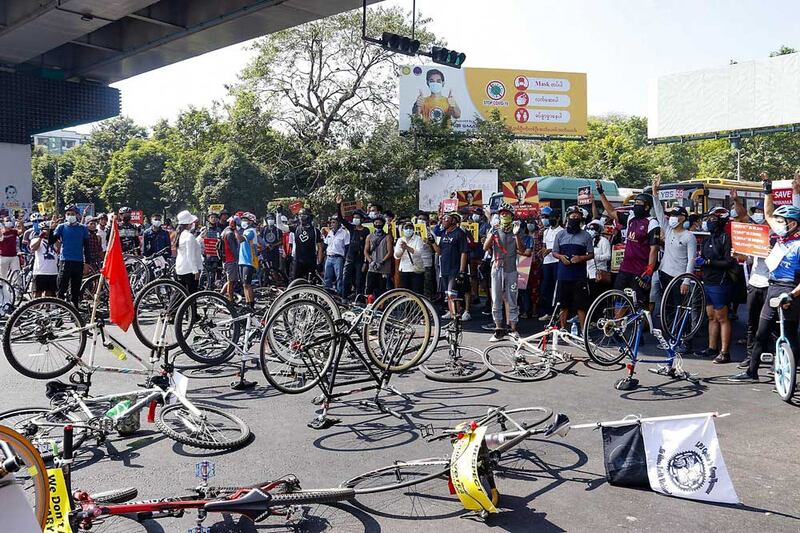 https://www.rfa.org/english/multimedia/myanmar-protest-slideshow-02172021160519.html/myanmar_protest021721_026.jpg