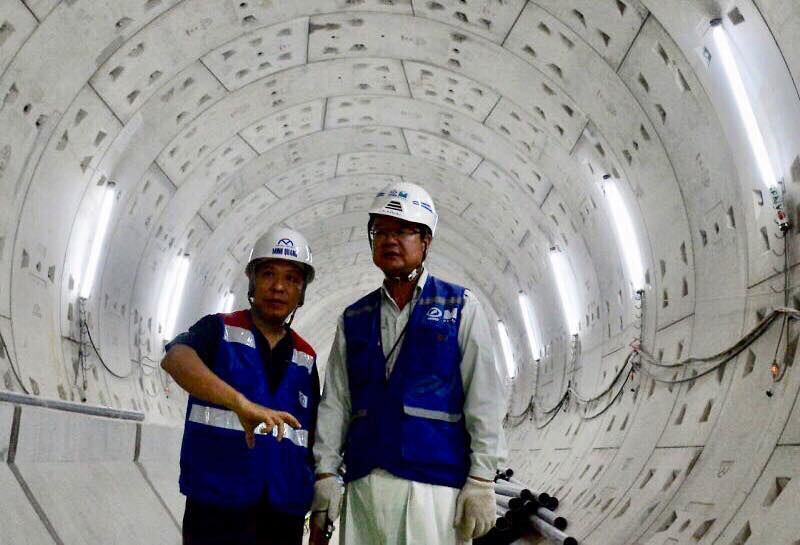 Ông Lê Nguyễn Minh Quang ở công trình.