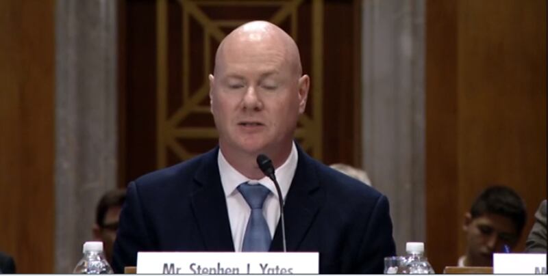 华盛顿国际咨询公司总裁、前美国副总统切尼的国安顾问叶望辉(Stephen J. Yates)在听证会上讲话(视频截图/美国国会)