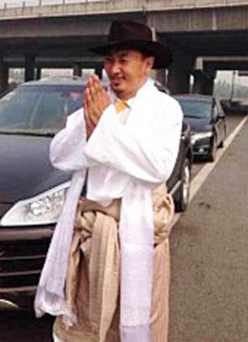 9月30日,藏族作家久烈達瓦從四川綿陽監獄刑滿出獄。(照片來自西藏人權民主促進中心)