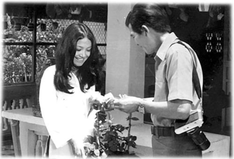 Thanh Lan trong vai cô hàng hoa trong phim hài Xóm Tôi (1974).