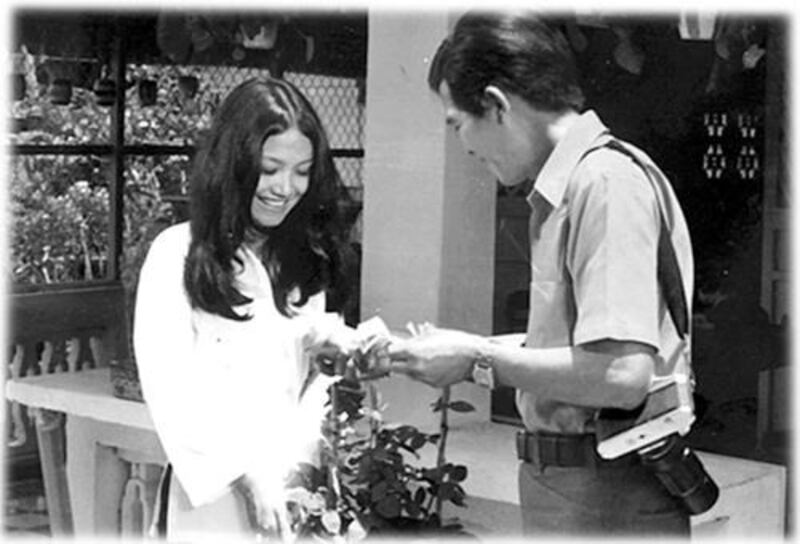 Thanh Lan trong vai cô hàng hoa trong phim hài Xóm Tôi (1974).