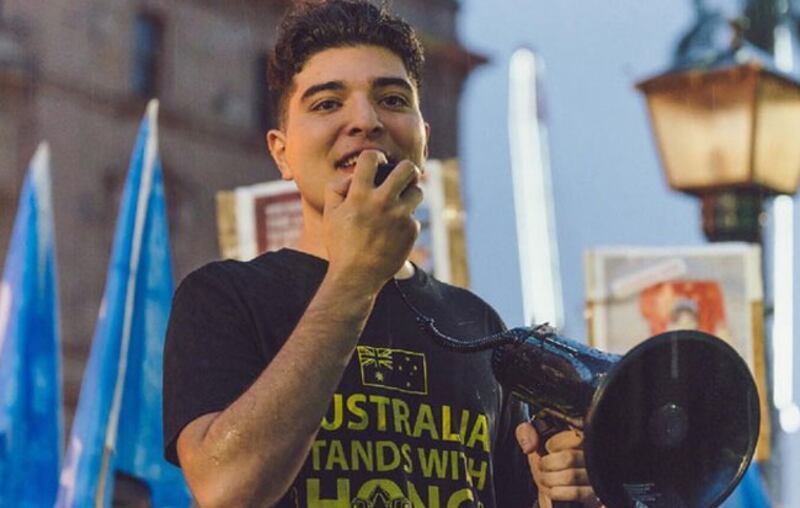 درۇ پاۋلوۋ ئۇيغۇر كىشىلىك ھوقۇق پائالىيىتىدە نۇتۇق سۆزلىمەكتە. 2020-يىلى 1-ئاي، ئاۋىسترالىيە، برىسبان