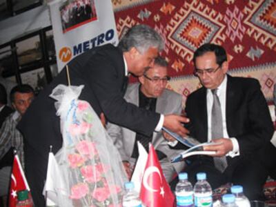 Turkiey-binakarliq-ministiri-mustafa-demir- sherqiy turkistan körgezmiside-305