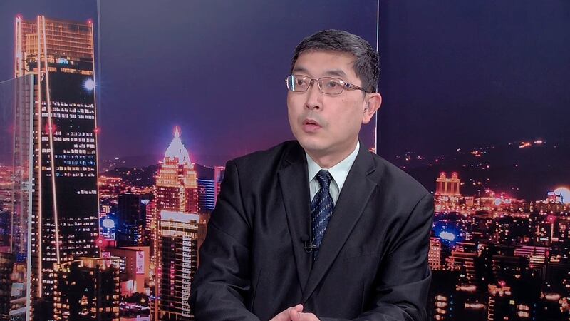 台湾智库谘询委员张国城认为中共传统教育就是教少数牺牲成就集体。(截图自节目)