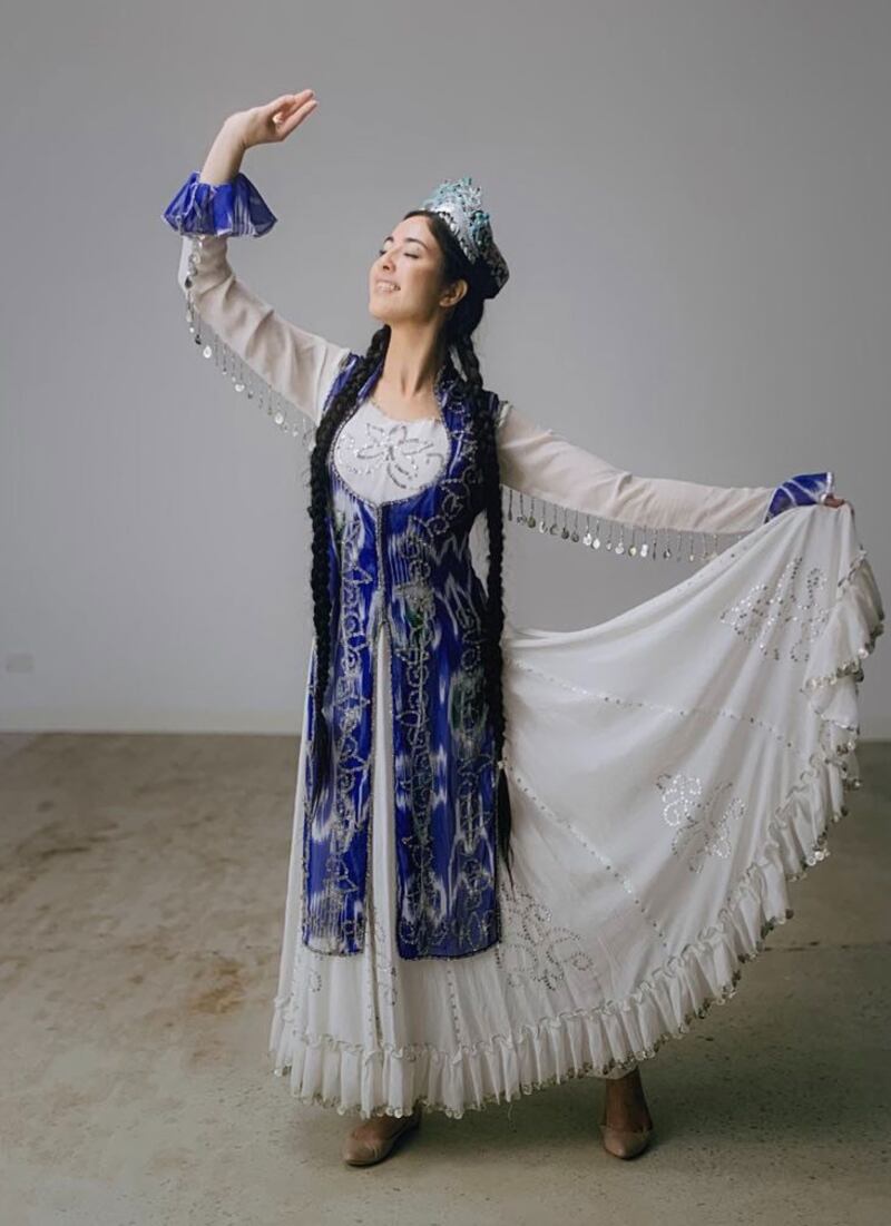 2023-يىلى 11-مارت كۈنى كەچ، ئاۋسترالىيەدە تۇغۇلۇپ چوڭ بولۇۋاتقان يېڭى ئەۋلاد ئۇيغۇر ياشلار، «قايتۇرۇۋېلىنغان ھېكايە» تېمىسىدا ئۇنىۋېرسال كۆرگەزمە ئاچقان.