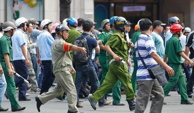 2014-05-18T120000Z_774275481_GM1EA5I10G601_RTRMADP_3_VIETNAM-CHINA.JPG