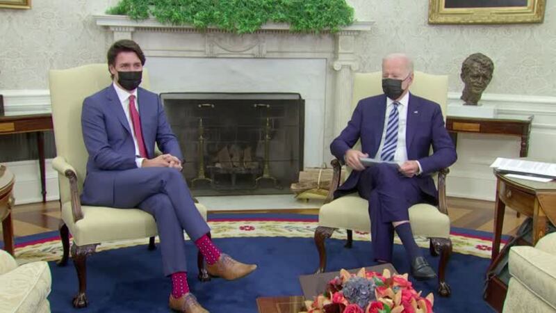 2021年11月18日,美国总统拜登在白宫和加拿大总理特鲁多(Justin Trudeau)会面。(路透社视频图)