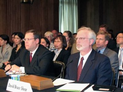 Ông David Bruce Shear điều trần trước Thượng Viện Hoa Kỳ hôm 6-4-2011
