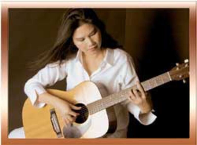 ThuyMiGuitar_250.jpg
