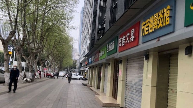 武汉市多数店铺打烊,街道冷冷清清。(资料照)