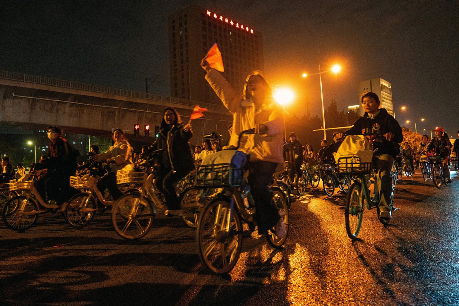 Night bike rides ‘chance to make memories’ for young, poor Chinese